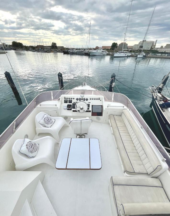 Navi Yacht A Sete, 2 A 8 Couchages, Privatif Hotel Eksteriør billede
